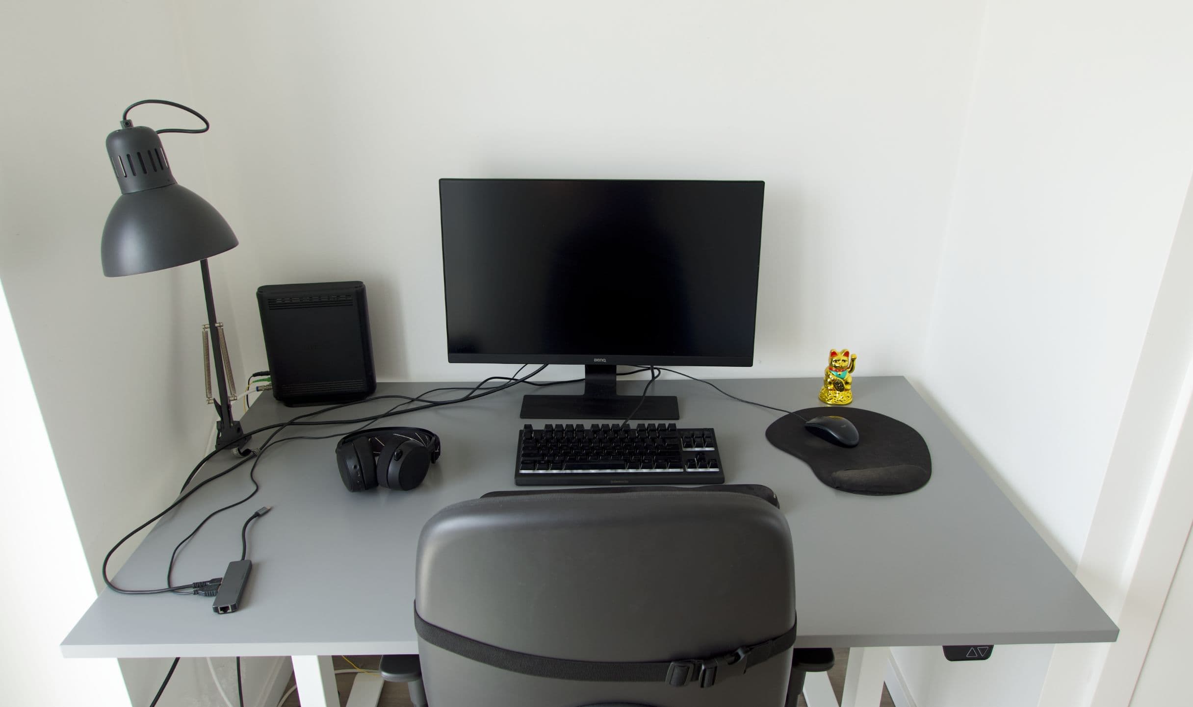 Great adjustable desk and external screen available